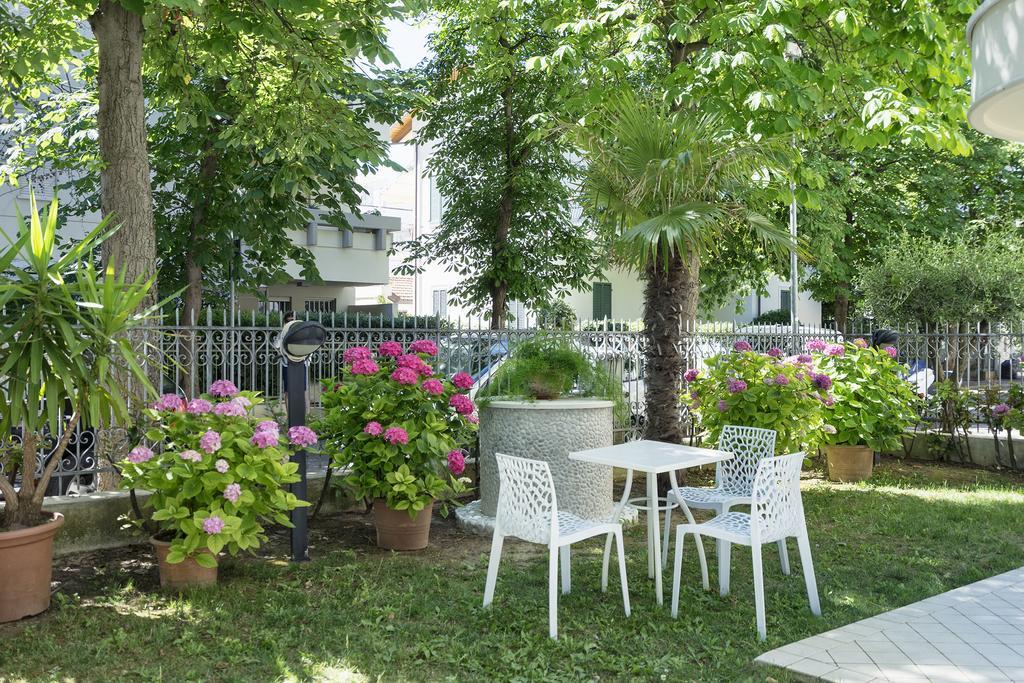 Residence Hamilton Riccione Kültér fotó