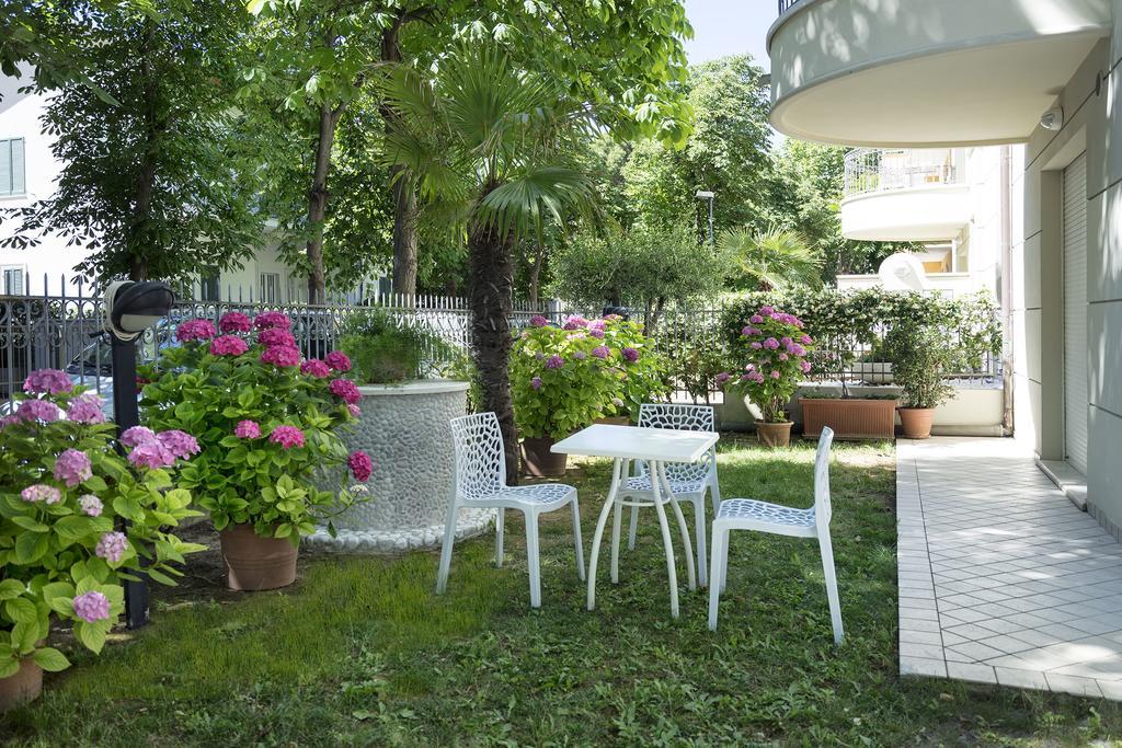 Residence Hamilton Riccione Kültér fotó